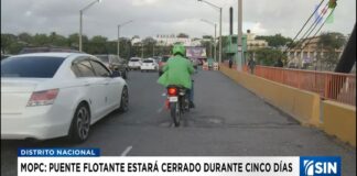 puente flotante cerrado debido al paso de barcaza