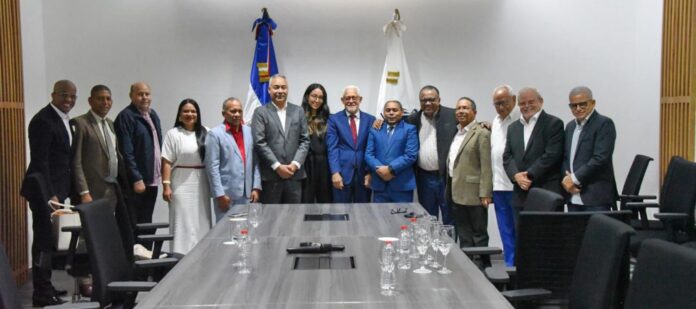 roberto angel salcedo juramenta al nuevo presidente de la cnepr