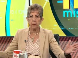 Senadora Ginette Bournigal sin pelos en lengua