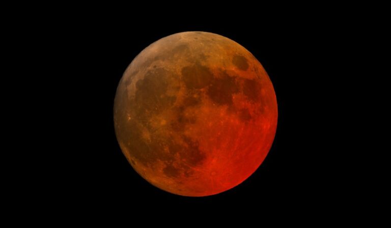Un espectáculo astronómico único: la Luna se pintará de rojo en marzo de 2026