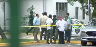 una persona cayó de centro comercial Ágora mall