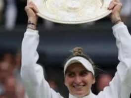 Vondrousova, una tenista checa tatuada y coronada en Wimbledon